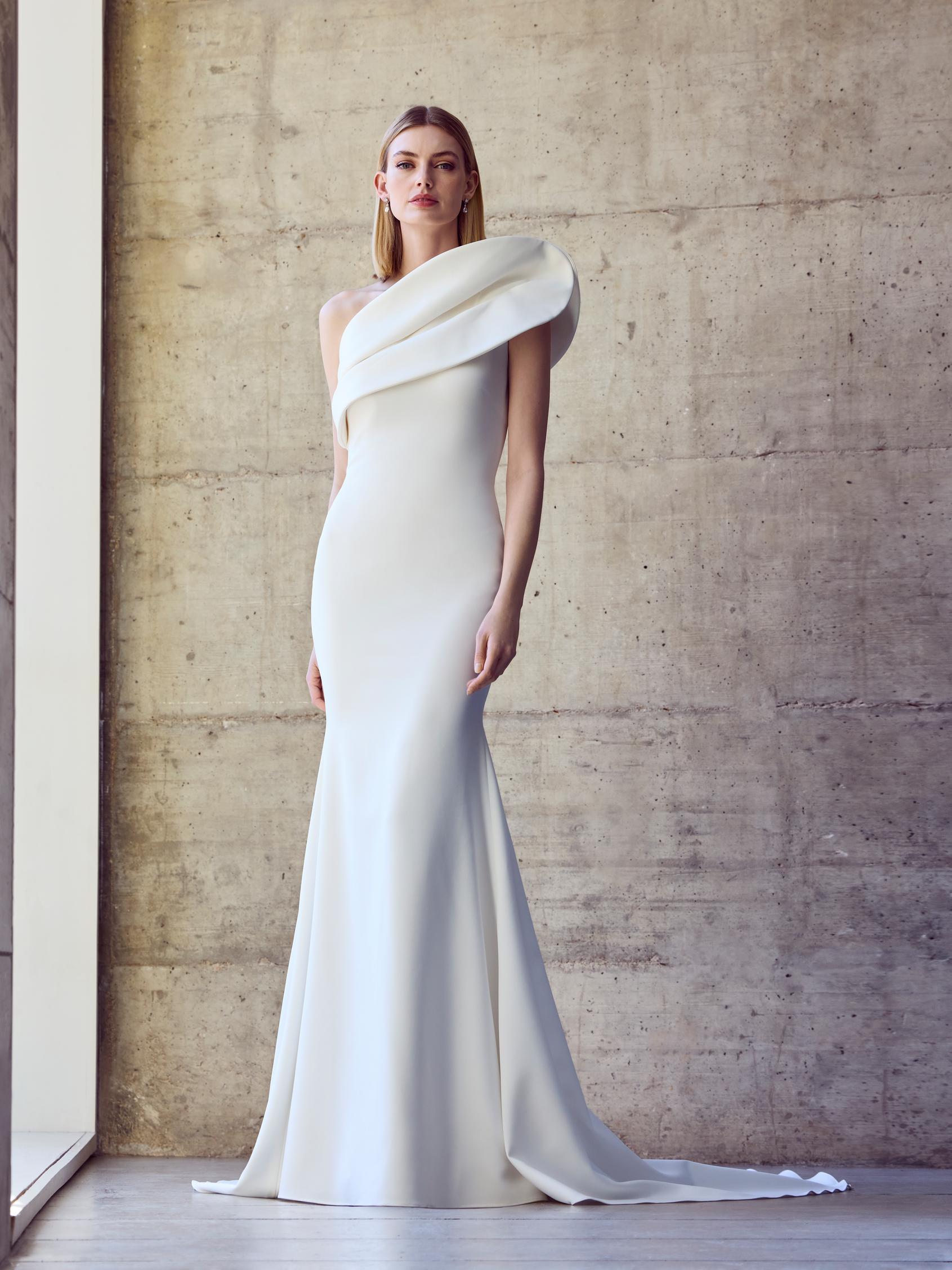 BALS / Pronovias Wedding Dress - La Boda Bridal I Contemporary Bridal Boutique BALS / Pronovias Wedding Dress - La Boda Bridal I Contemporary Bridal Boutique